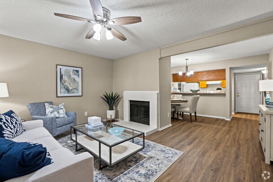 2BR, 2BA - 1011SF - Living Room - Woodlake Apartments
