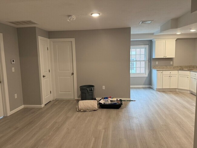 Building Photo - 10 Leyden St