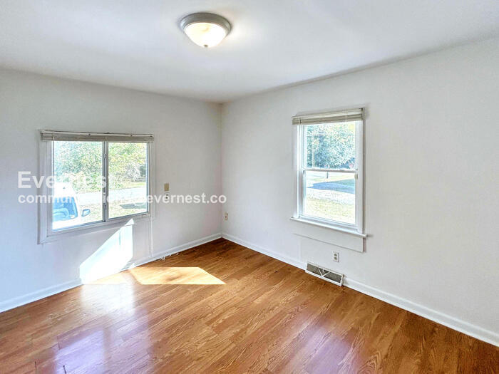 Building Photo - 203 Woodbine St