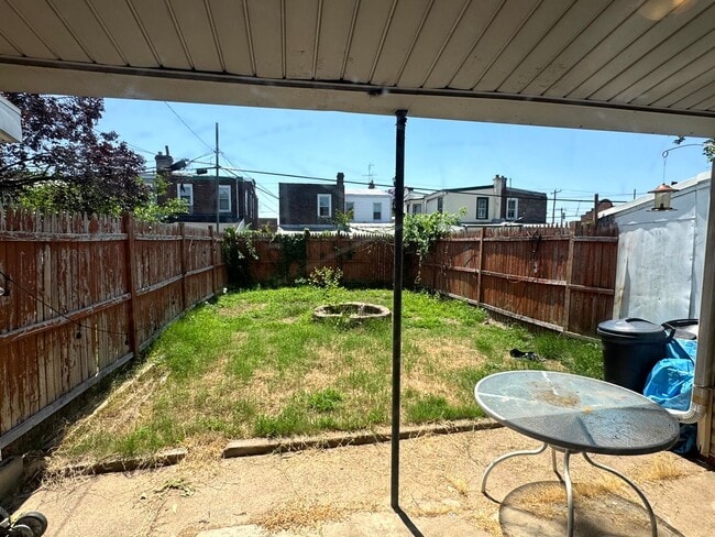 Building Photo - 3Bedroom 1Bathroom home in Bridesburg Avai...