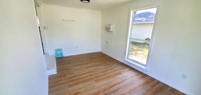 Building Photo - 161 6th Dr SW