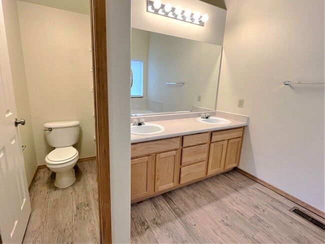 Building Photo - 2185 Sage Grouse Ln