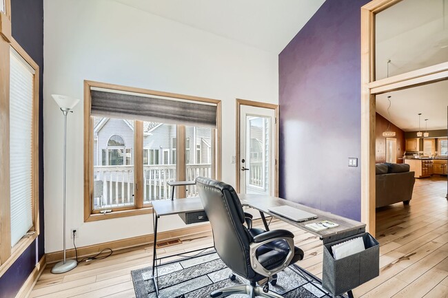 Building Photo - Beautiful 3-Bed 3-Bath Townhouse in Shoreview!