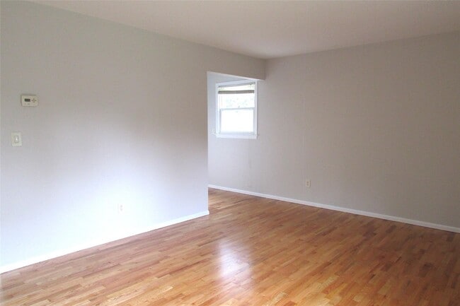 Building Photo - 74 B Demarest Ave