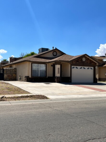 Building Photo - 2365 Tierra Humeda Dr