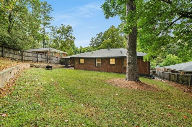 Building Photo - 1857 Boulderview Dr SE