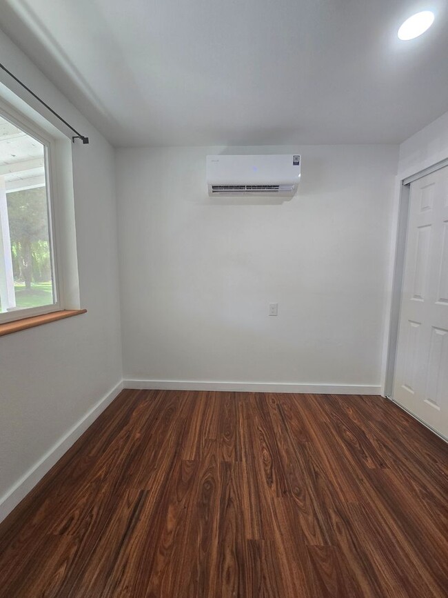 Building Photo - Beautiful 2Bedroom Home Available Now!