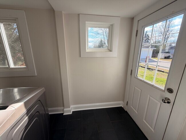 Building Photo - 822 Radford Pl