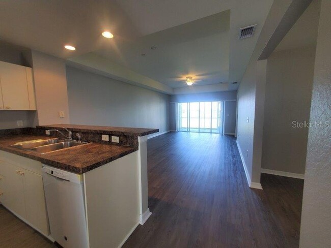 Building Photo - 1501 San Cristobal Ave