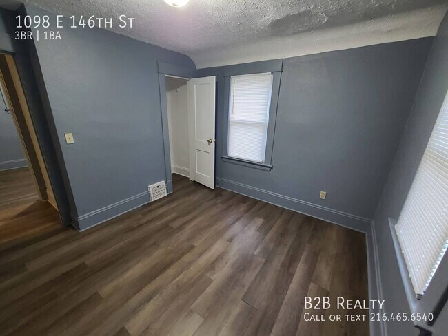 Building Photo - 1098 E 146th St