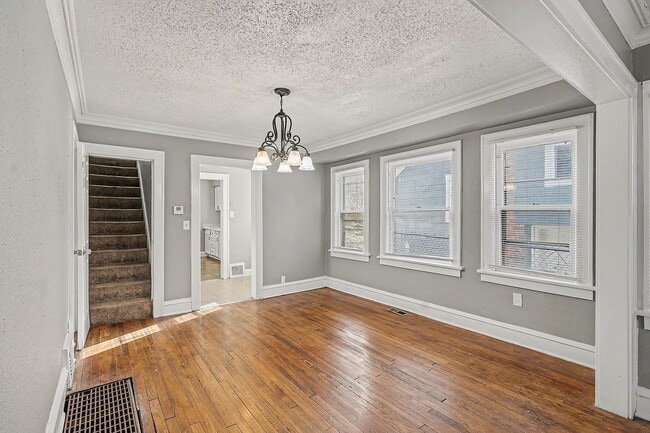 Building Photo - Beautiful 3 Bedroom 1 Bathroom in Kansas City!