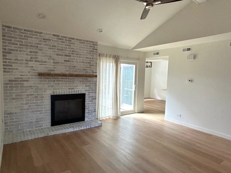 Building Photo - 114 Sarahs Grove Ln
