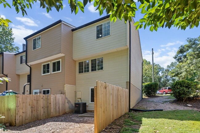 Building Photo - 7722 Bernadette Ln