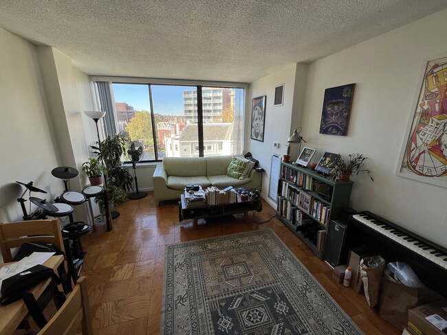 Living Room occupied - 1301 20th St NW