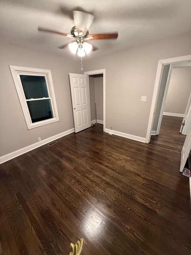 Building Photo - 2 Bedroom 1 Bath Home For Rent Near Madison Street!