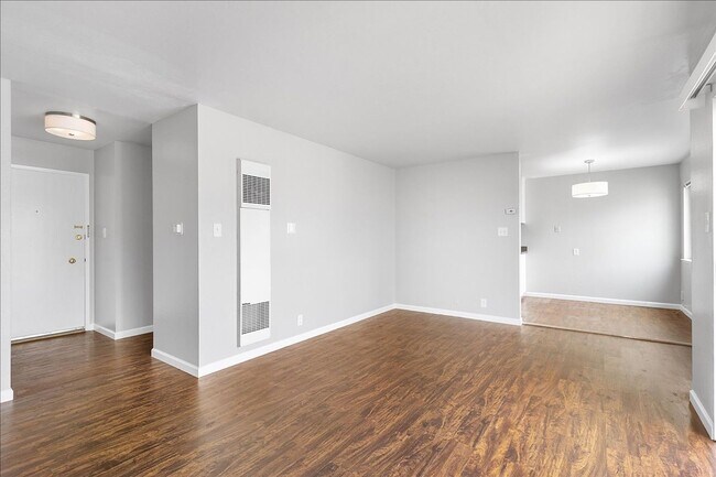Building Photo - 1182 Park Ave E
