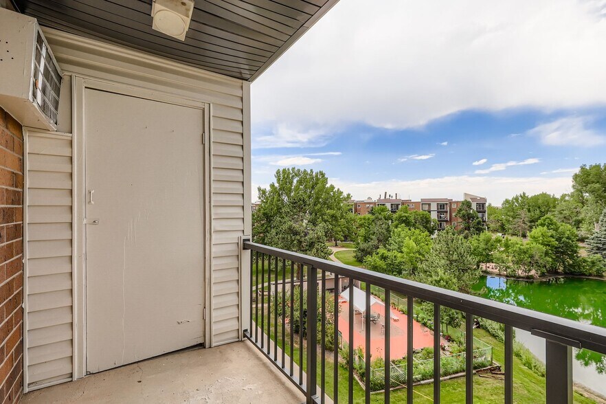 Building Photo - 1250 Golden Cir