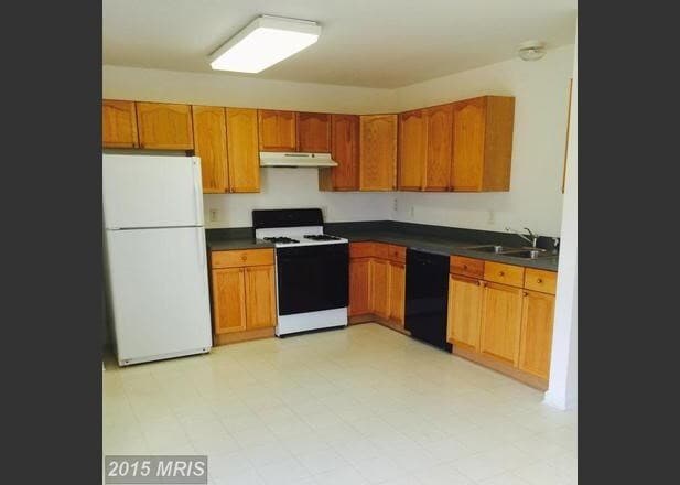 kitchen - 850 Marquette Dr