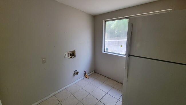 Building Photo - 2 Bedroom Home with Spacious Yard in Frazi...