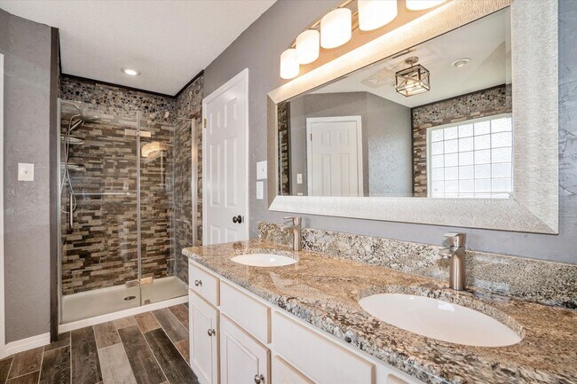 Building Photo - 3709 Seleste Dr