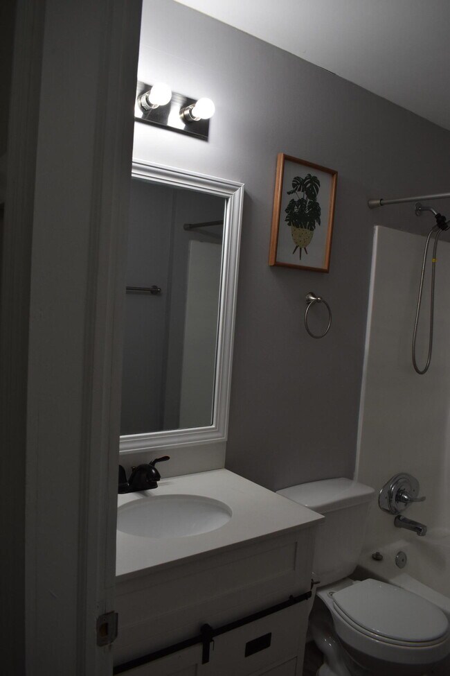 Building Photo - 103 1st St