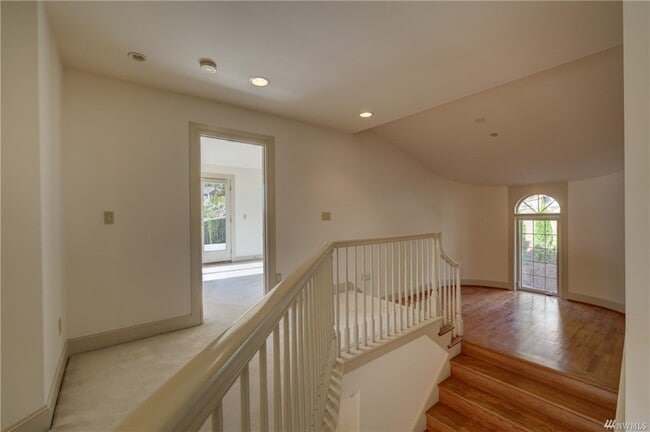 Building Photo - 8479 NE Woodland Cove Dr