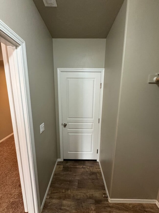 Building Photo - Charming 3-bedroom, 2-bathroom home locate...
