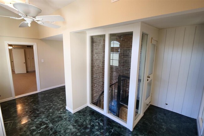 Building Photo - 7620 Del Monte Dr