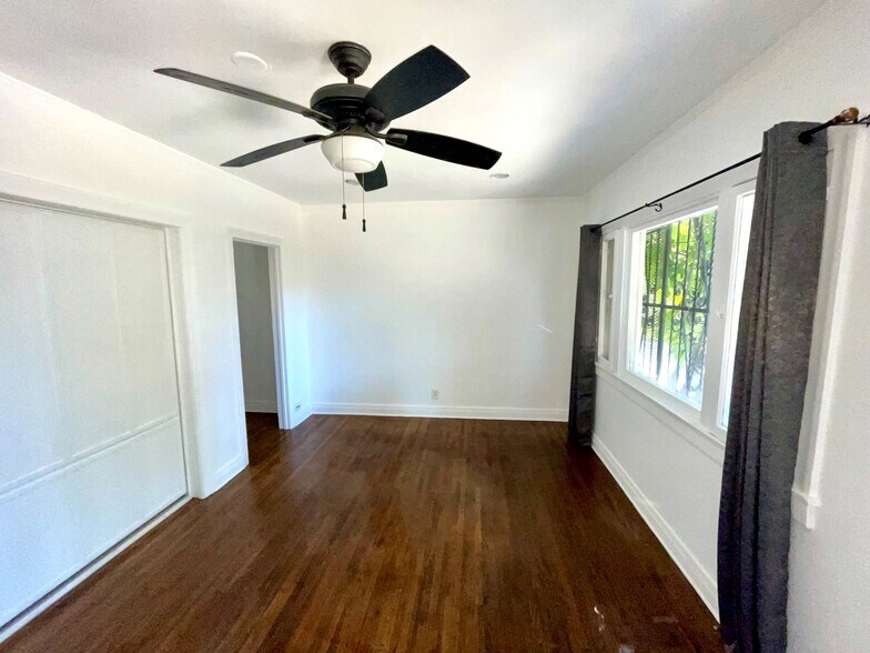 Building Photo - 402 Micheltorena St