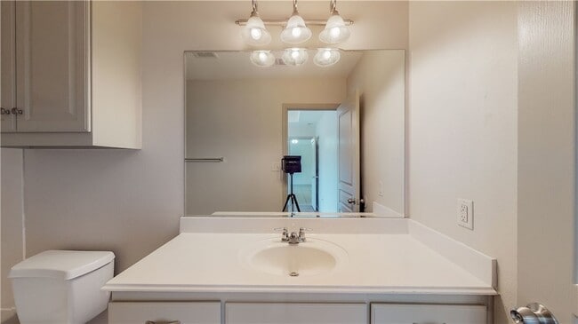 Building Photo - 115 Richards St