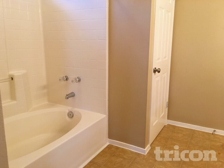 Building Photo - 2188 Alisa Maria Way