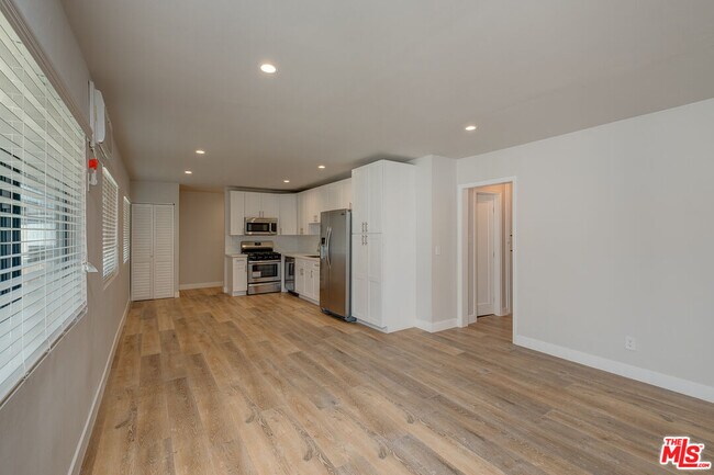 Building Photo - 4703 W St Charles Pl