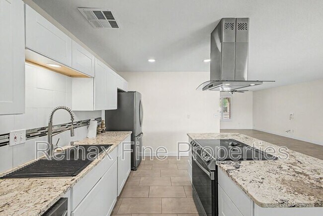 Building Photo - 6332 N Granite Reef Rd