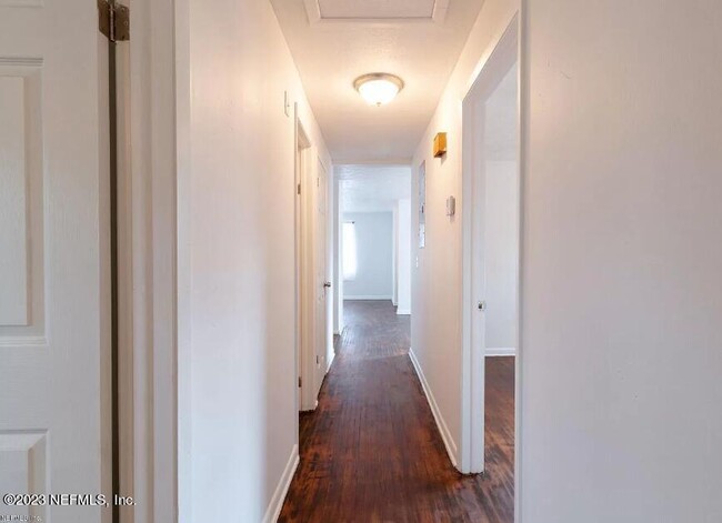 Building Photo - 1611 W 30th St