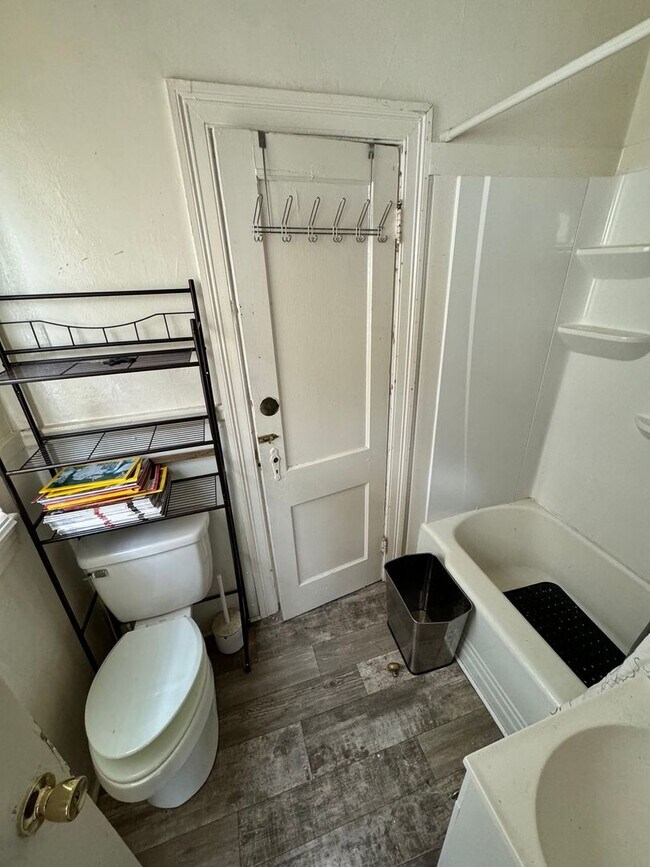 Building Photo - 2 bed house Rva North Side! PET FRIENDLY, ...