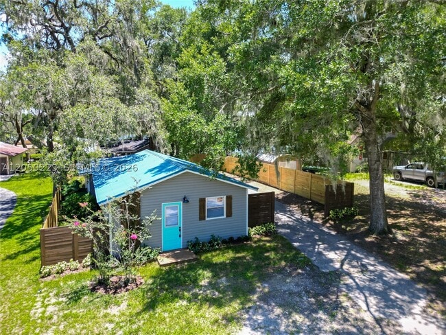 Building Photo - 8781 LAKESHORE Dr