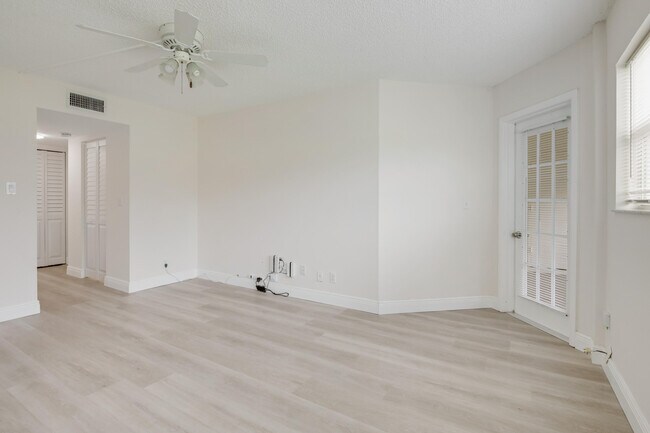 Building Photo - 3595 Birdie Dr