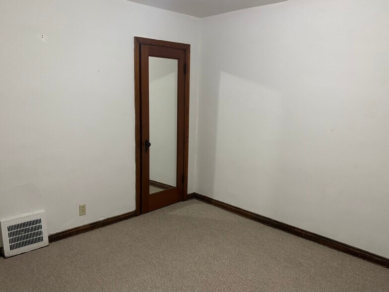 Bed Room - 5316 Miami St