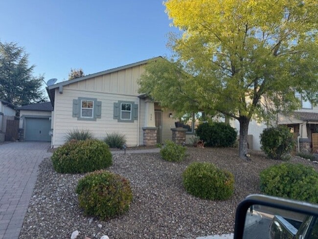 Reduced!!! Beautiful 2-bedroom 2 Bath with Den in Mountain Gate Contact Property Pros - Reduced!!!  Beautiful 2-bedroom 2 Bath with Den in Mountain Gate Contact Property Pros
