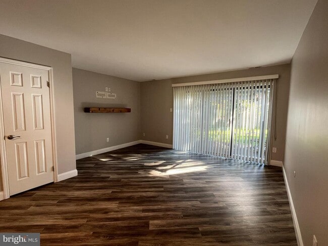 Building Photo - 42 Landmark Dr