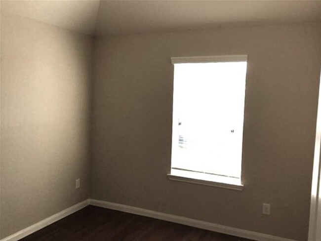 Building Photo - 4 Mira Loma Dr