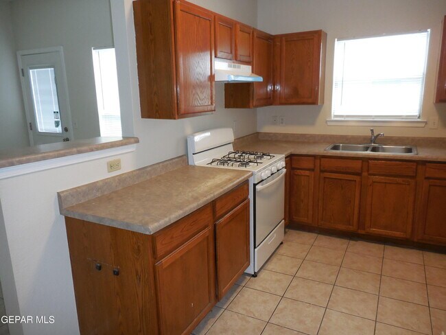 Building Photo - 14741 Calhoun Dr