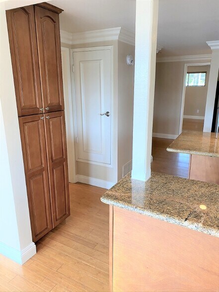 Building Photo - 100 Cliff Dr