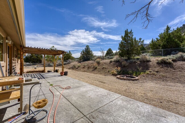 Building Photo - 155 Pioche Rd