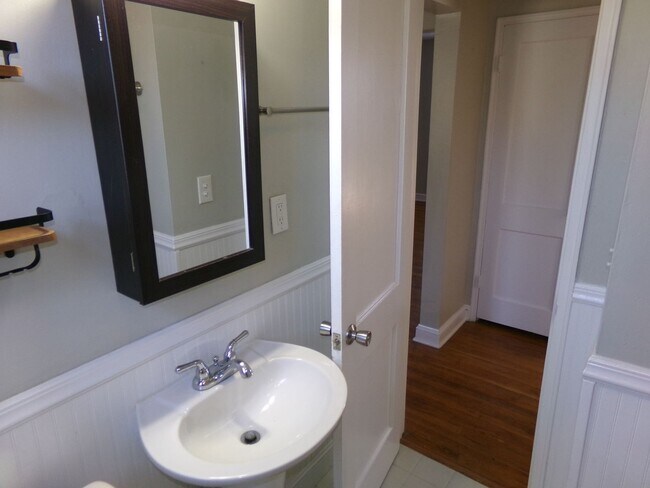 Building Photo - 2527 Miller Park Cir