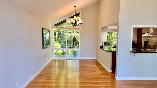 Building Photo - Spacious 4BR Bellevue Home with A/C, Office & Private Yard Near Microsoft