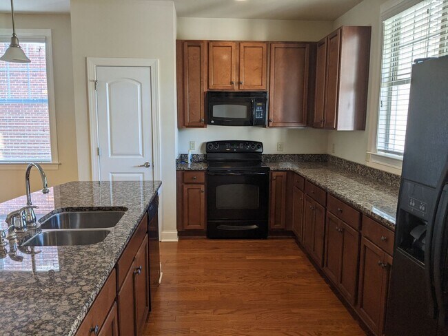 Building Photo - 3 Bedroom End Unit with Garage!