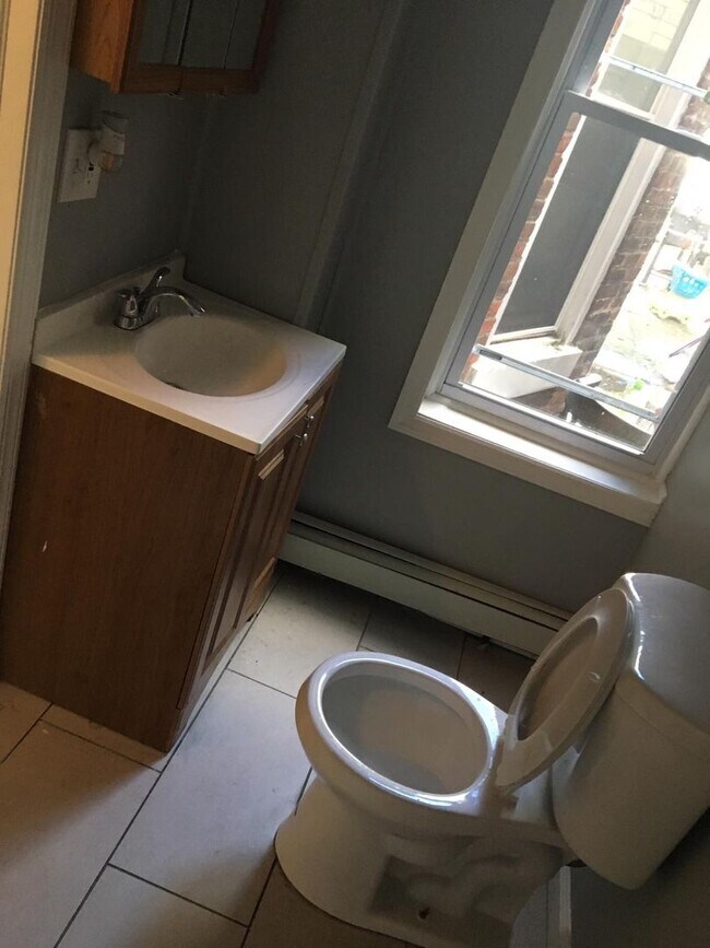 Building Photo - 746 Centre St