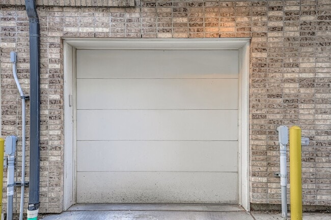 Building Photo - 2739 W 24th Ave