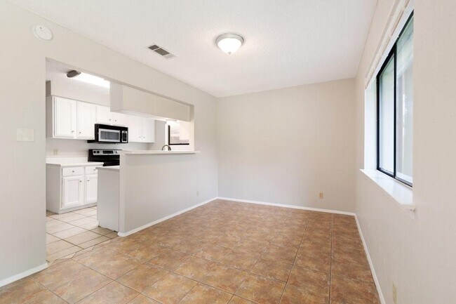 Building Photo - 10211 Missel Thrush Dr